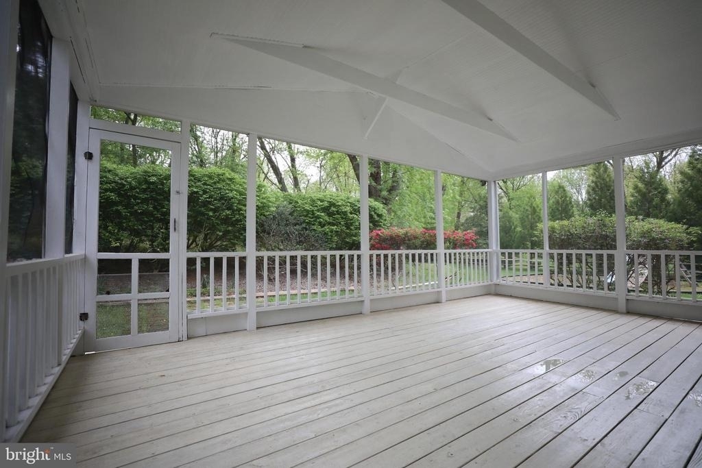 10052 Colebrook Avenue - Photo 9