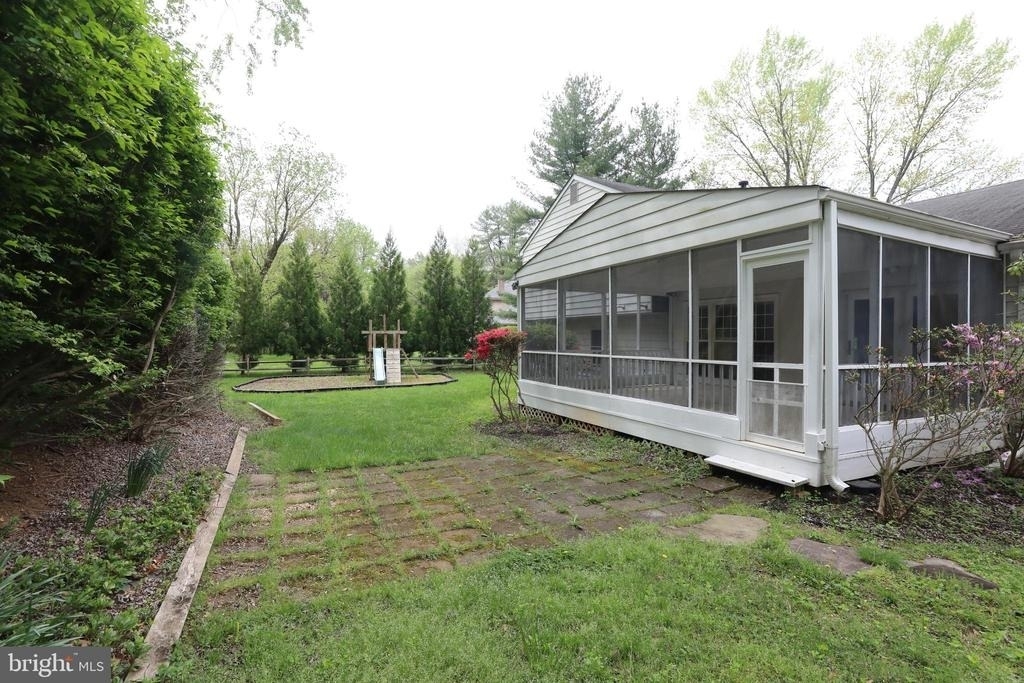10052 Colebrook Avenue - Photo 3