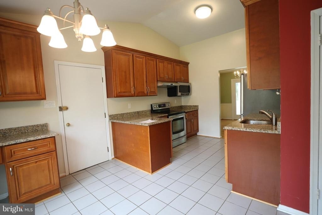10052 Colebrook Avenue - Photo 4