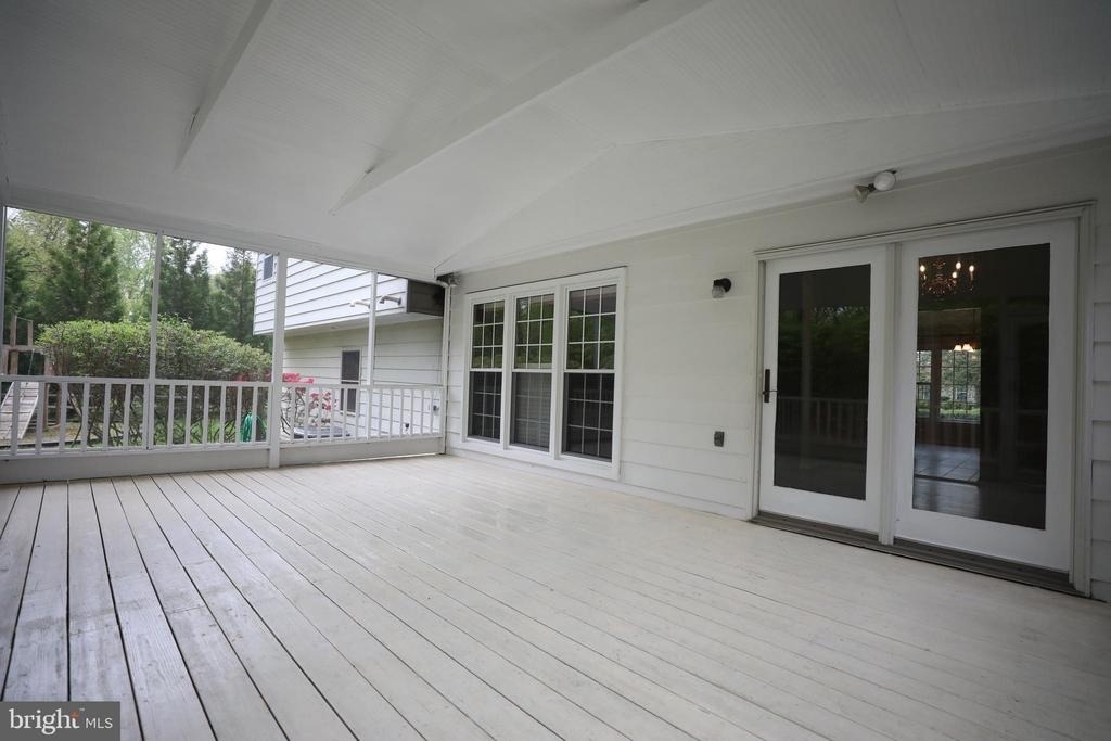10052 Colebrook Avenue - Photo 11