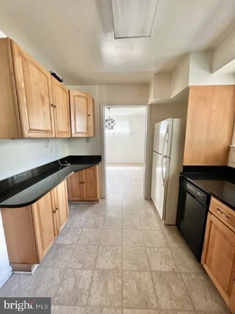 912 Hoyt Street - Photo 3