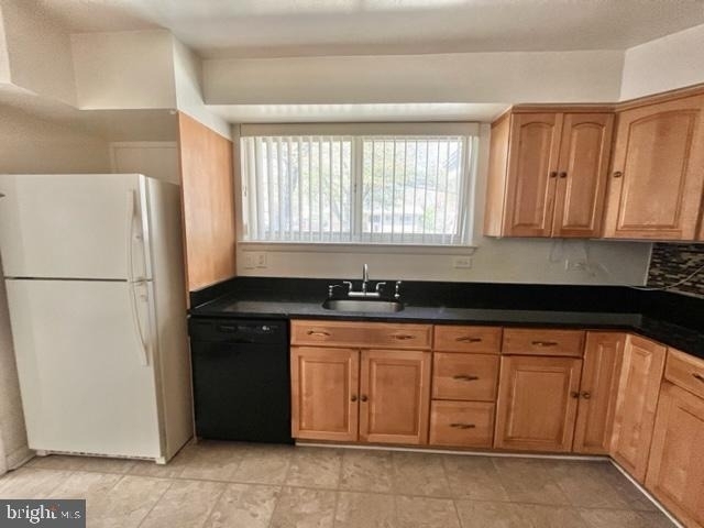 912 Hoyt Street - Photo 2