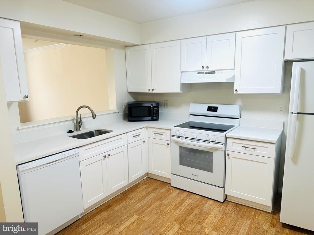 13906 Highstream Place - Photo 2