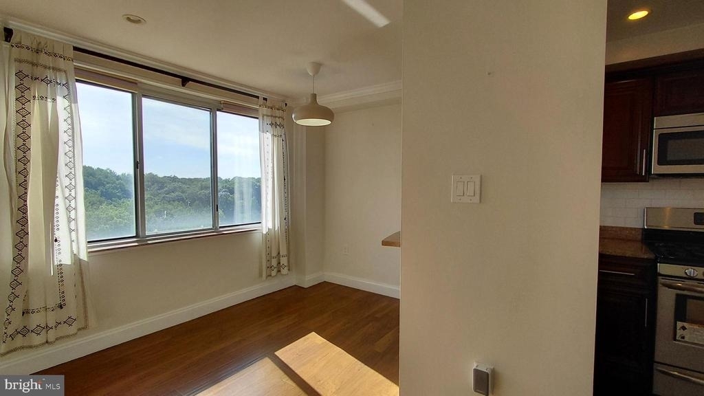 10201 Grosvenor Place - Photo 5
