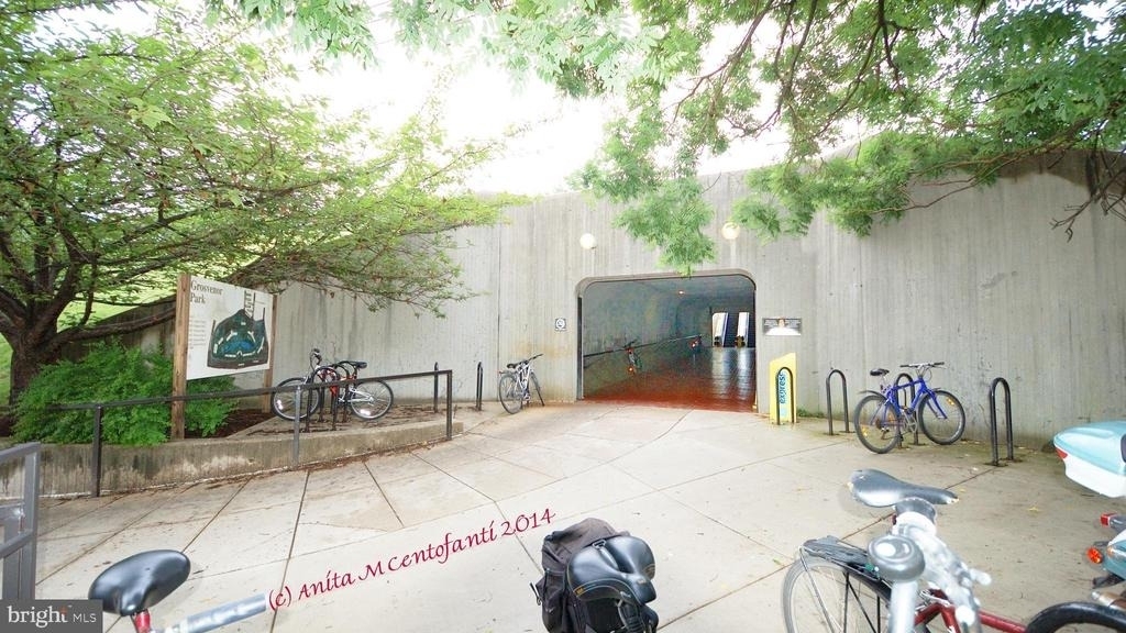 10201 Grosvenor Place - Photo 31