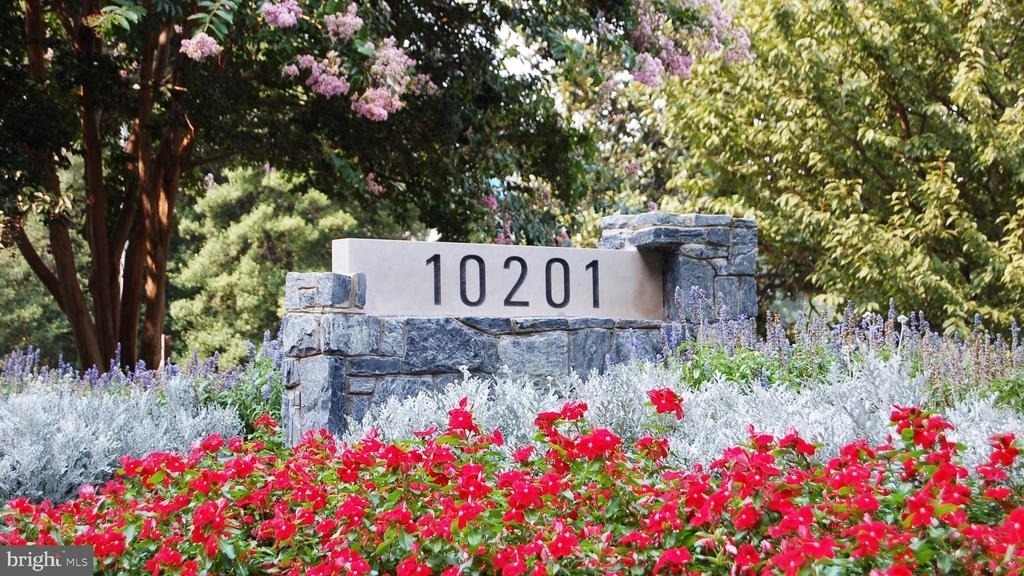 10201 Grosvenor Place - Photo 13