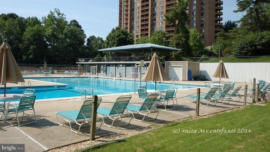 10201 Grosvenor Place - Photo 26