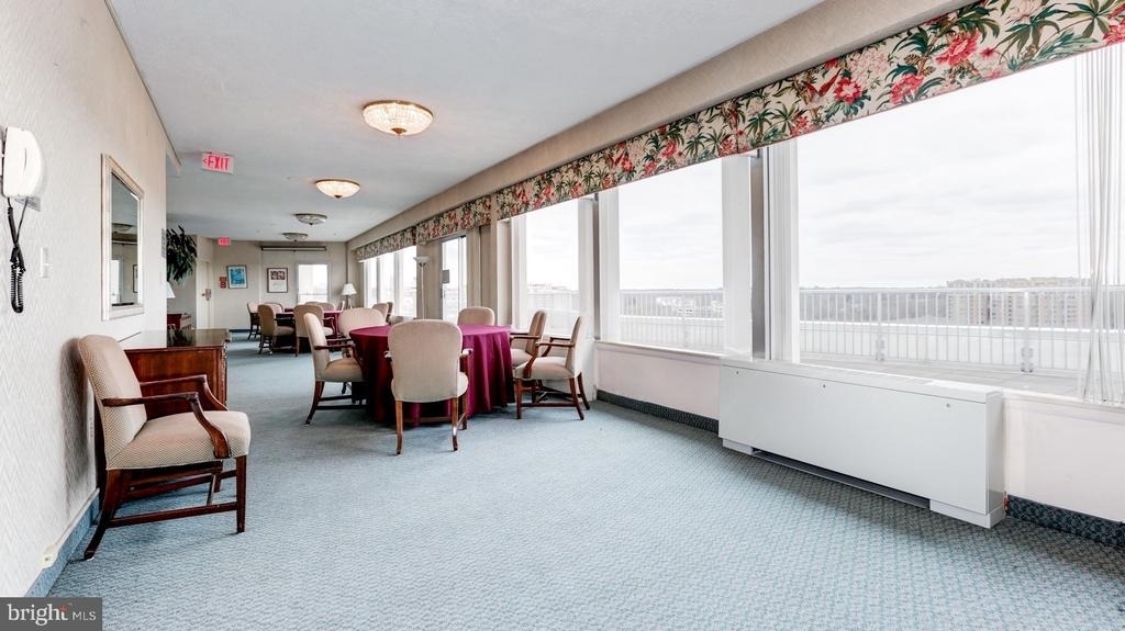 10201 Grosvenor Place - Photo 29