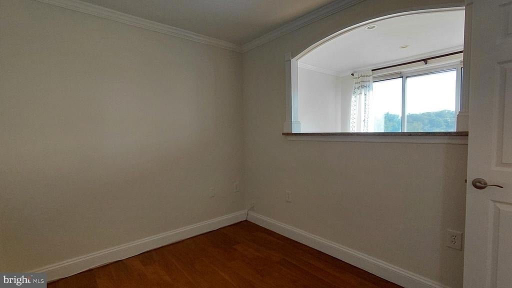 10201 Grosvenor Place - Photo 4