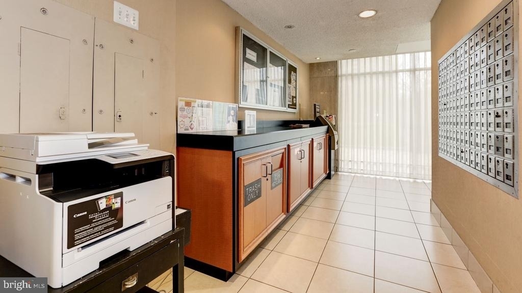 10201 Grosvenor Place - Photo 17