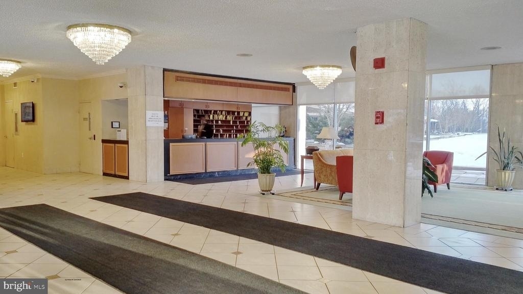 10201 Grosvenor Place - Photo 16