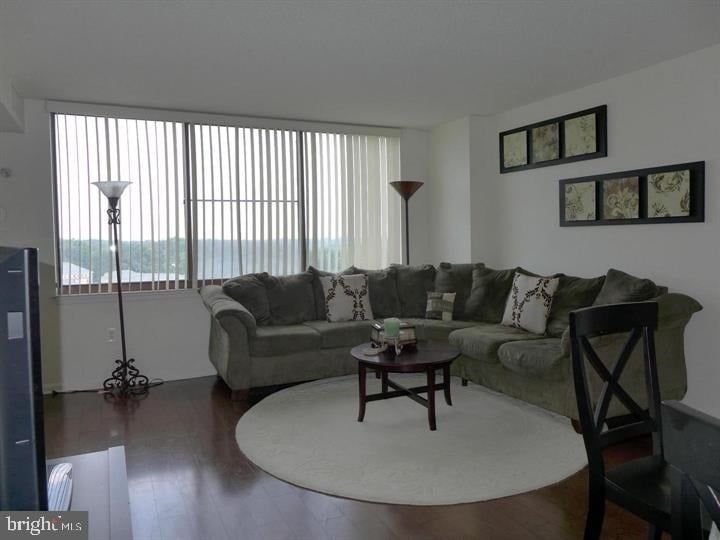 10101 Grosvenor Place - Photo 22