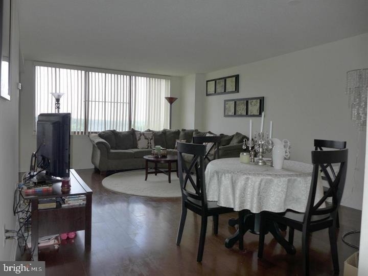 10101 Grosvenor Place - Photo 21