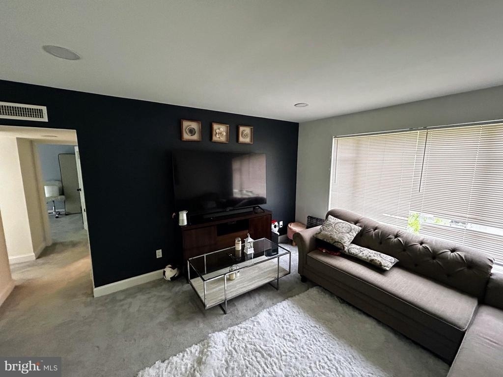 10305 Montrose Avenue - Photo 2
