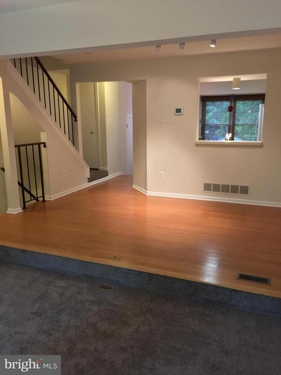 8911 Oakwood Way - Photo 7