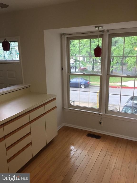 8911 Oakwood Way - Photo 3