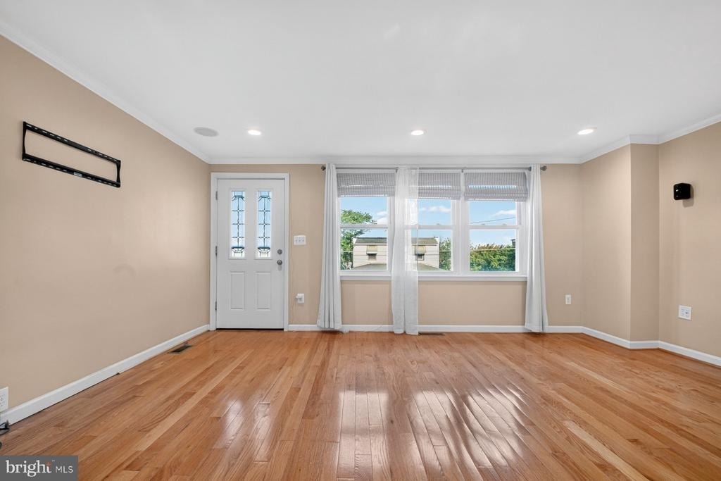 643 47th Street - Photo 4