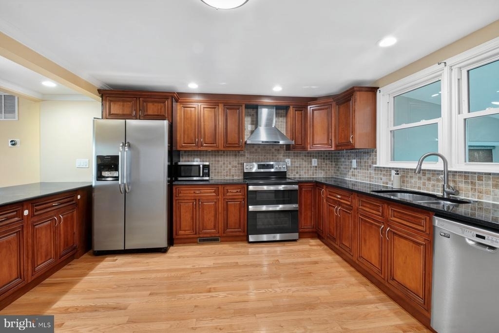 643 47th Street - Photo 7