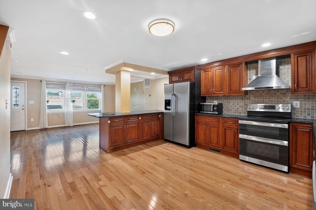 643 47th Street - Photo 8