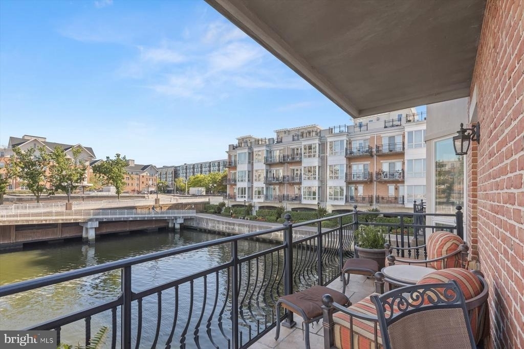 921 Valencia Court - Photo 23