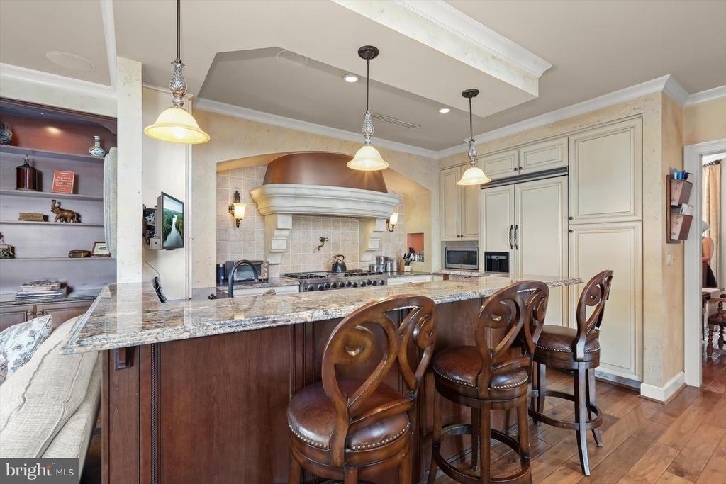 921 Valencia Court - Photo 3