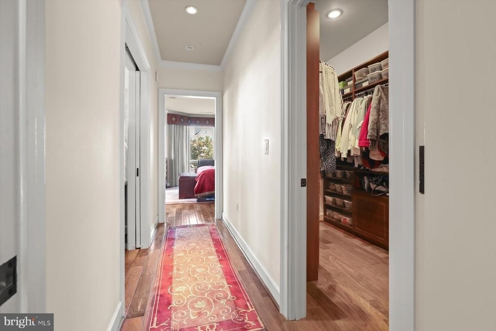 921 Valencia Court - Photo 38