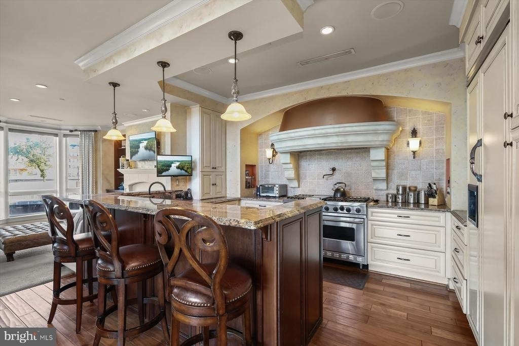 921 Valencia Court - Photo 2