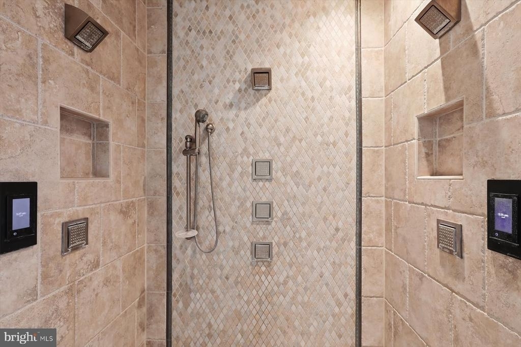 921 Valencia Court - Photo 47