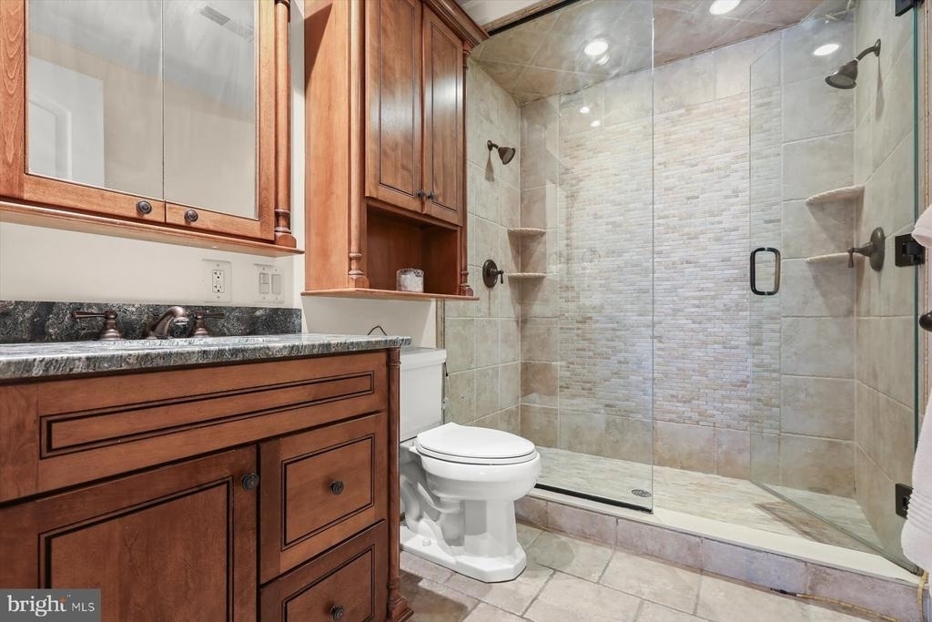 921 Valencia Court - Photo 58