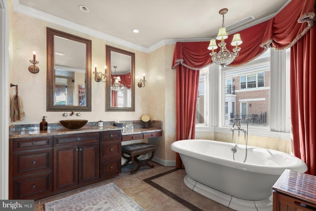 921 Valencia Court - Photo 41