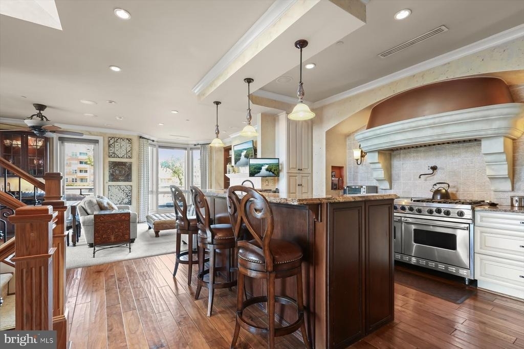 921 Valencia Court - Photo 1