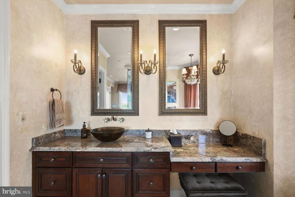 921 Valencia Court - Photo 40