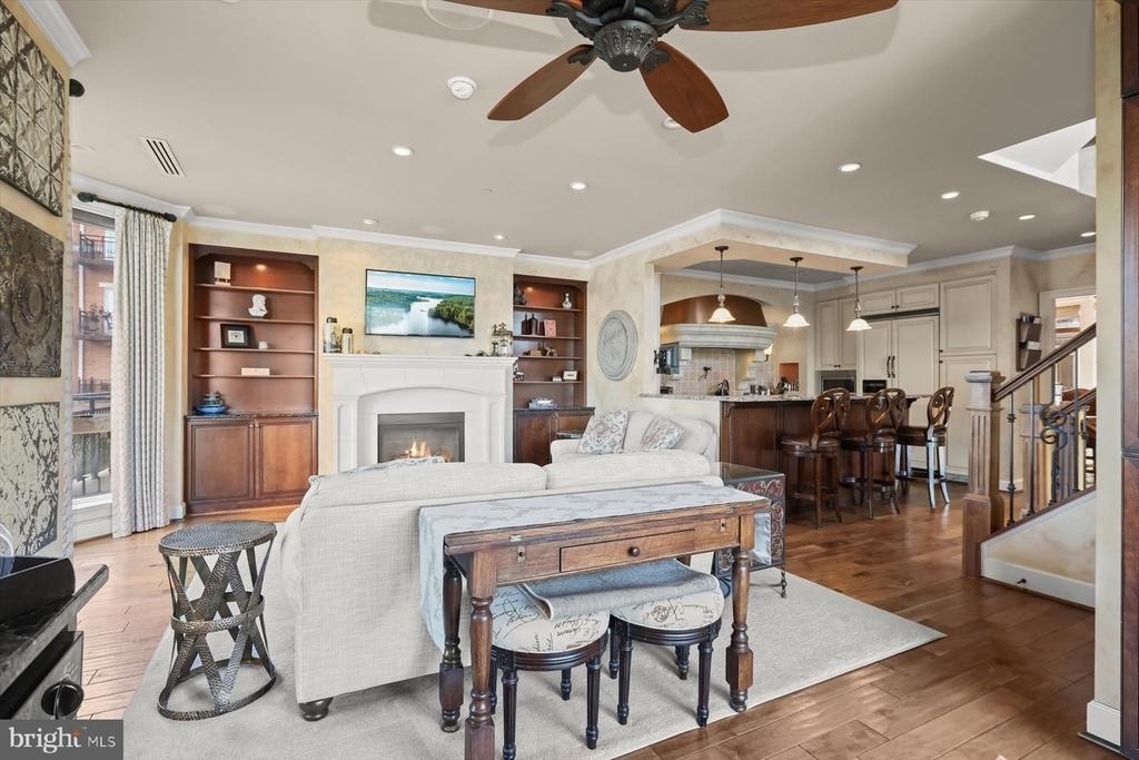 921 Valencia Court - Photo 12