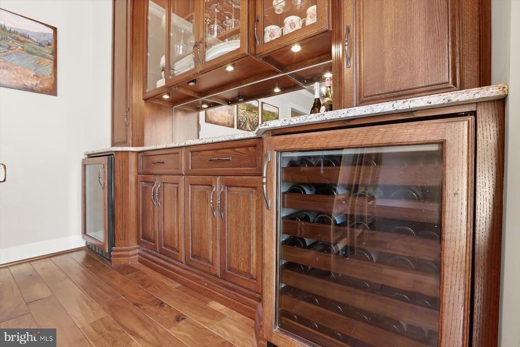 921 Valencia Court - Photo 9