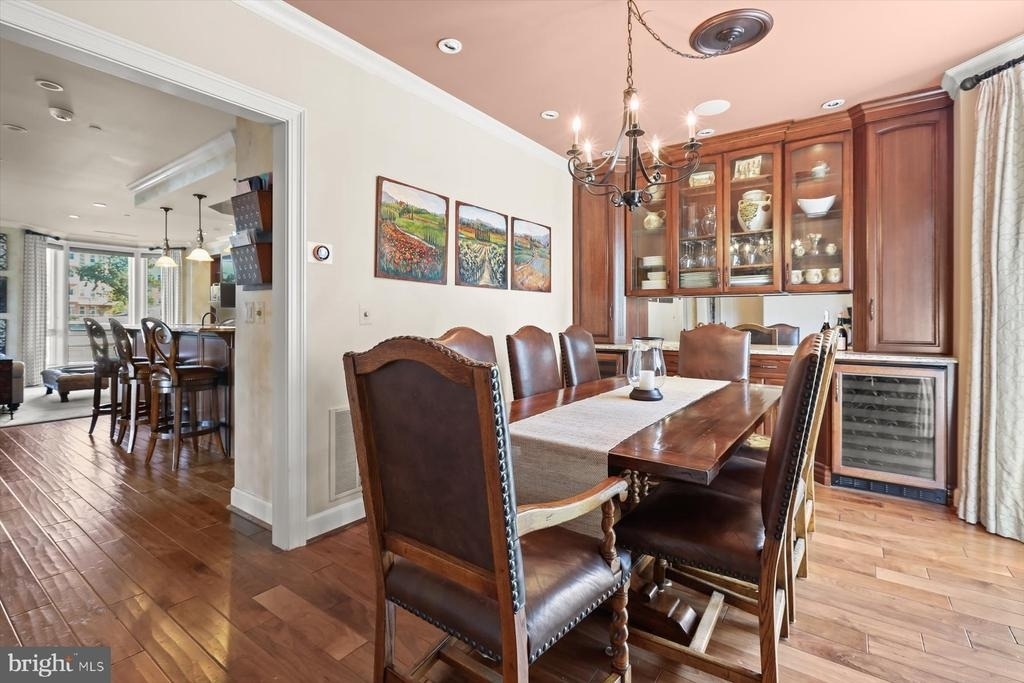 921 Valencia Court - Photo 7