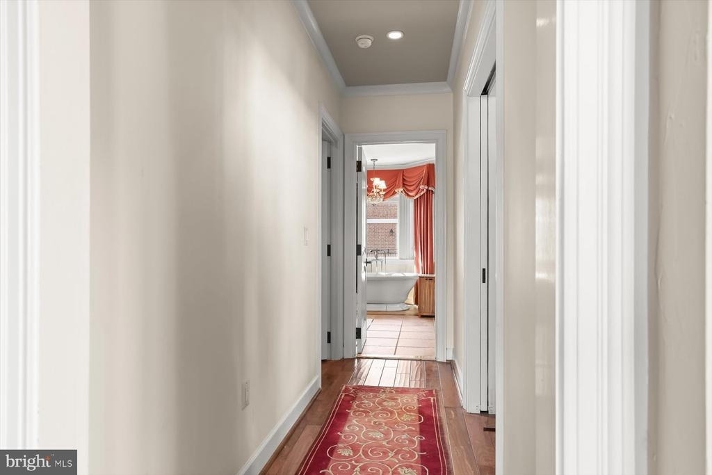 921 Valencia Court - Photo 39