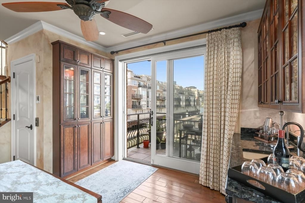 921 Valencia Court - Photo 14