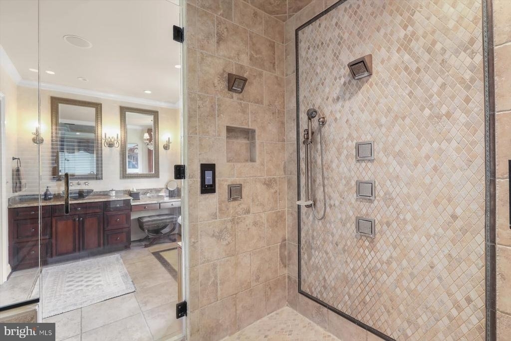 921 Valencia Court - Photo 45