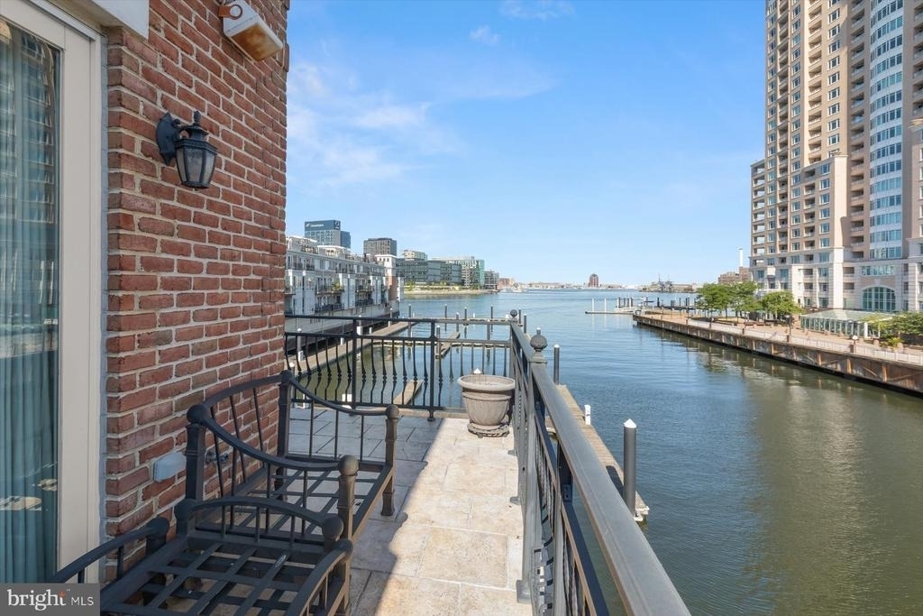 921 Valencia Court - Photo 37