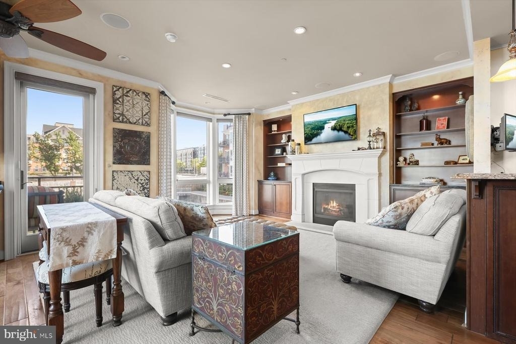 921 Valencia Court - Photo 11