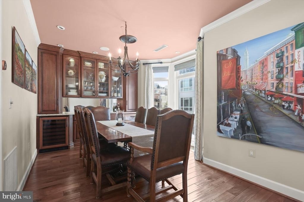 921 Valencia Court - Photo 8