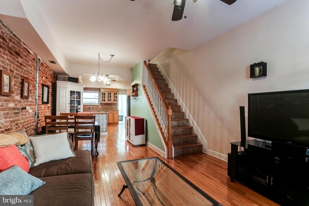 814 S Clinton Street S - Photo 3