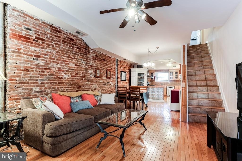 814 S Clinton Street S - Photo 0