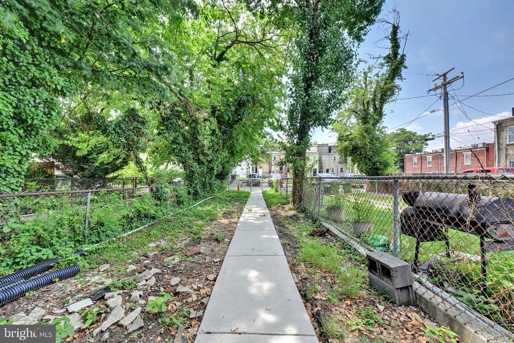 319 E 22nd Street - Photo 15