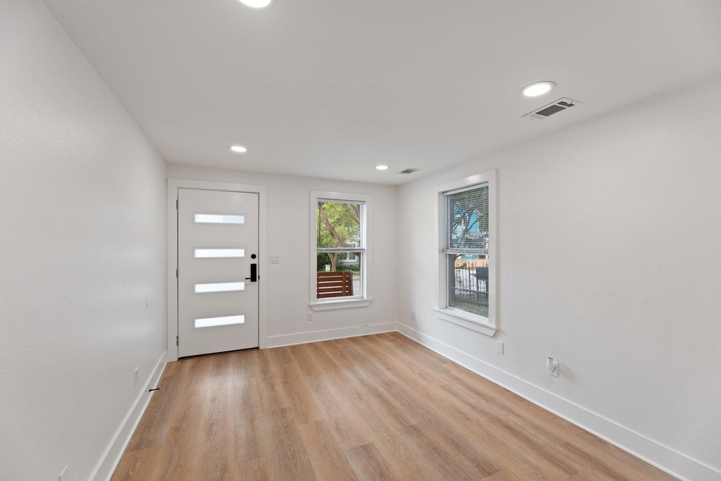2208 Santa Rita St - Photo 3