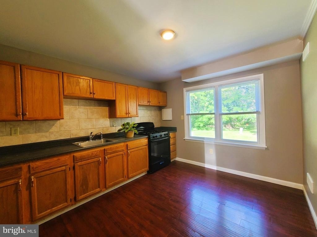 8401 Pioneer Drive - Photo 4