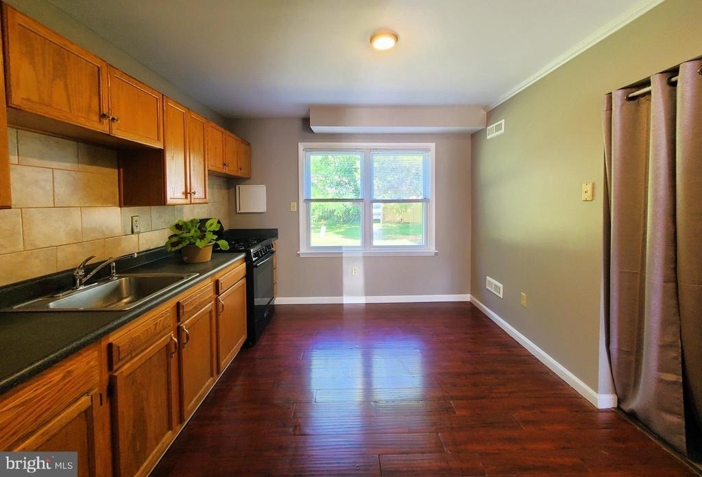 8401 Pioneer Drive - Photo 7