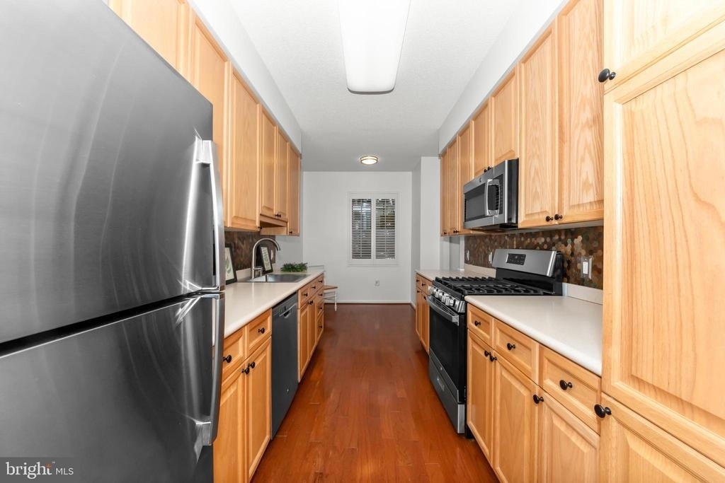 940 Astern Way - Photo 7