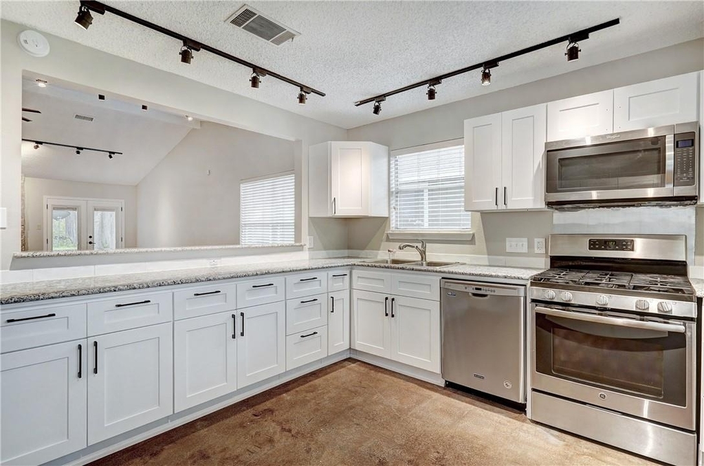 6009 Avery Island - Photo 9