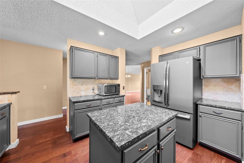 6700 Carisbrooke Ln - Photo 5